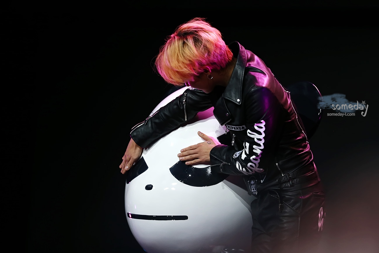 G-Dragon_HIPANDA_HQs_Shanghai_2015-08-31_16.jpg