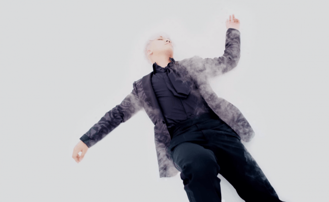 bae bae mv seungri laying